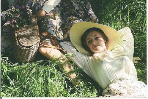 描写人物心情害怕的句子 一个人的孤独悲伤句子(精选11句)