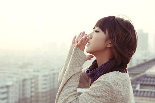 有关雨的爱情句子：没有你在我身边的节日…(精选35句)