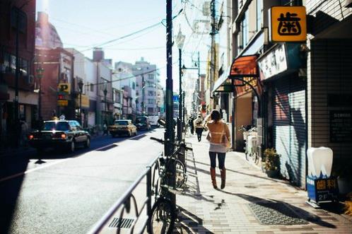 安慰女朋友的暖心句子：不是因为寂寞才想你…(精选18句)
