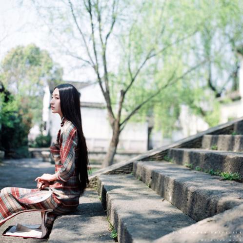 抖音很感人的句子：一束鲜花代表一段狂热冲动(精选35句)
